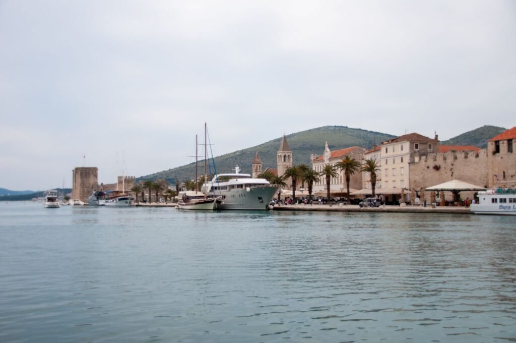 Trogir vanaf het water