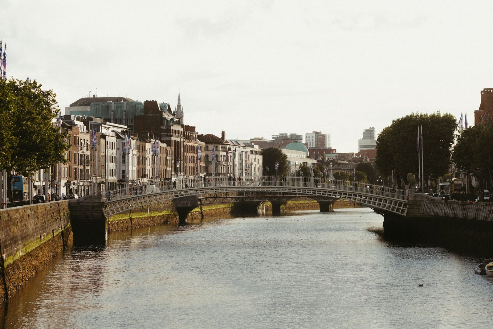 De Liffey met de Ha'penny Bridge