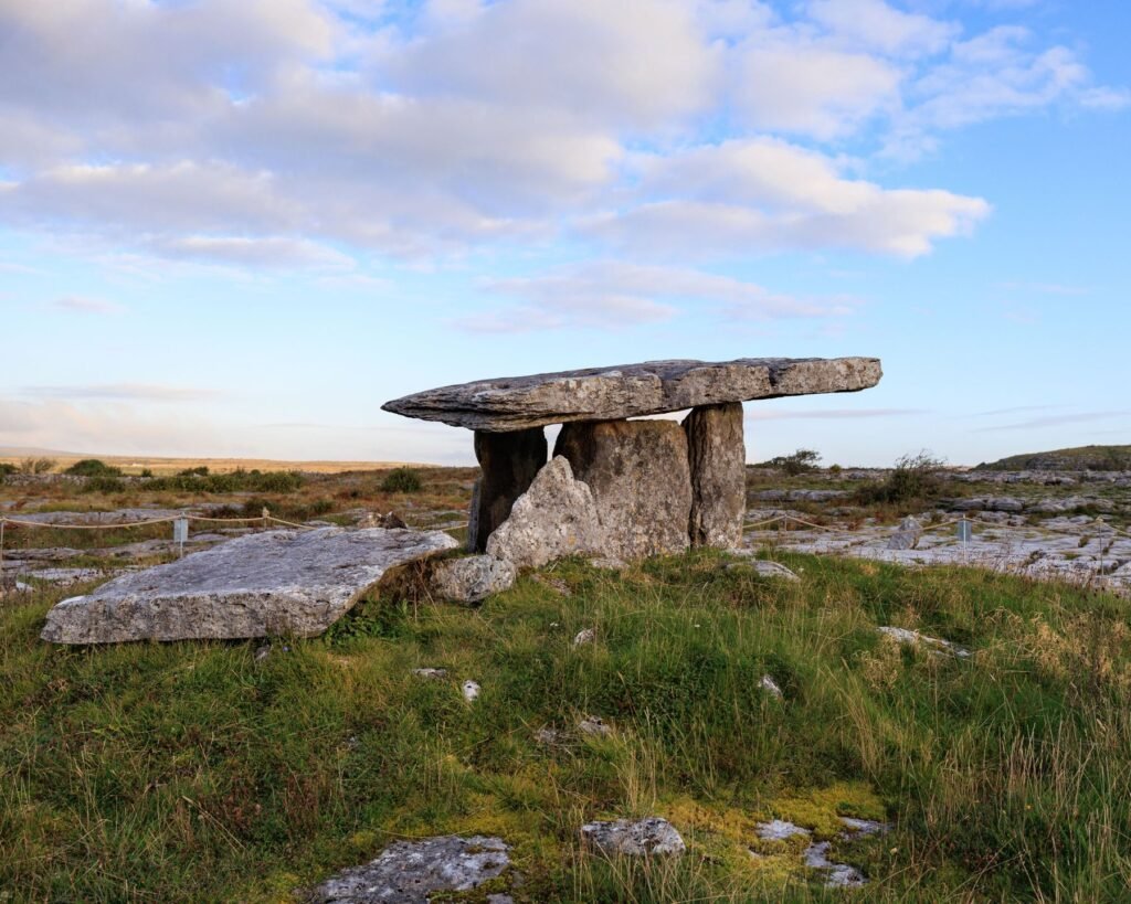 De dolmen van Poulnabrone in de Burren