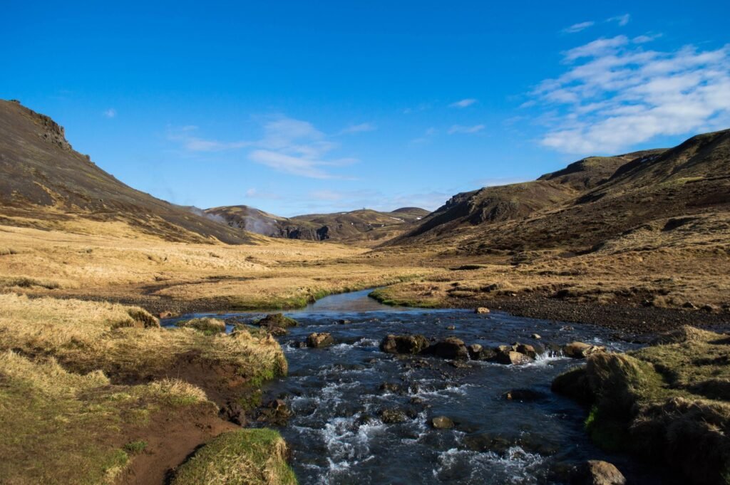 IJslands landschap met rivier