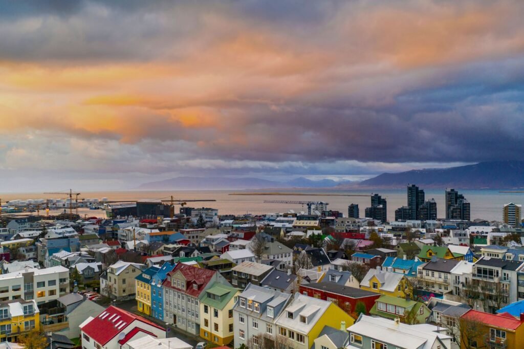 Reykjavík bij zonsondergang