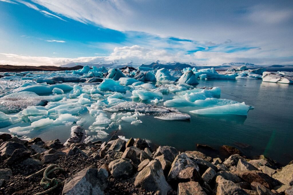 Blauwe ijsbergen in Jökulsárlón