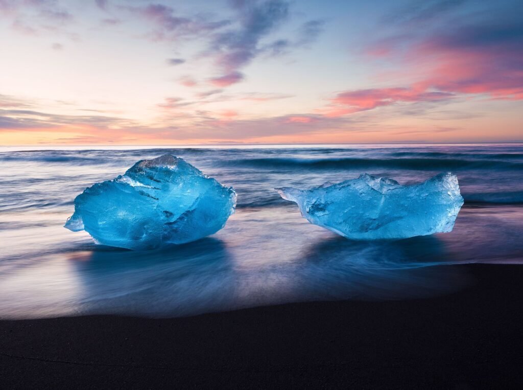 IJs op het zwarte strand van Diamond Beach