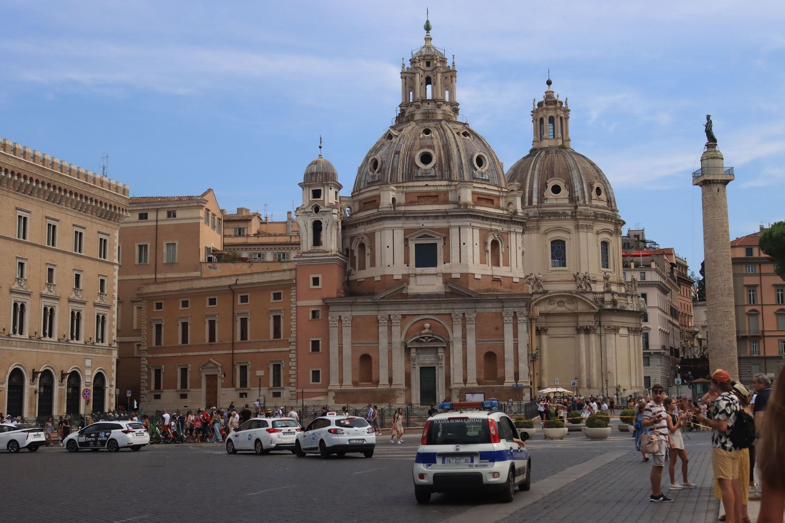 Plein bij de Zuil van Trajanus in Rome