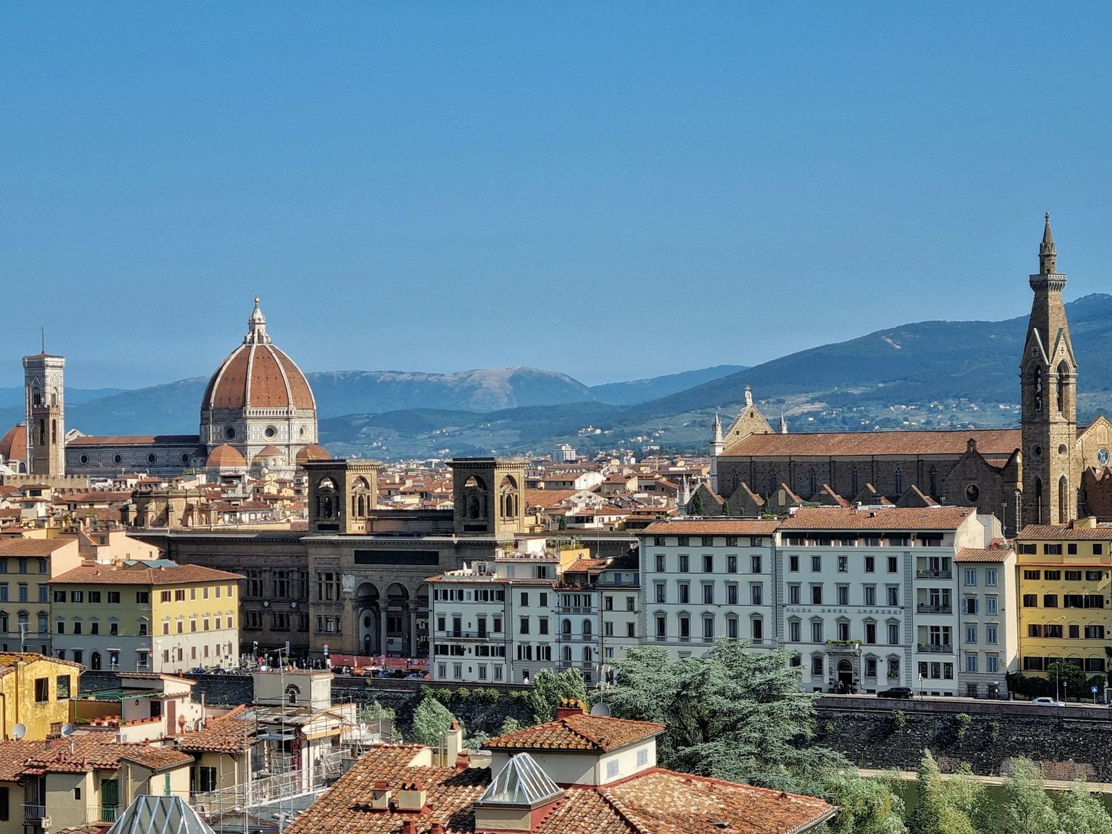 Florence met de Duomo en de heuvels