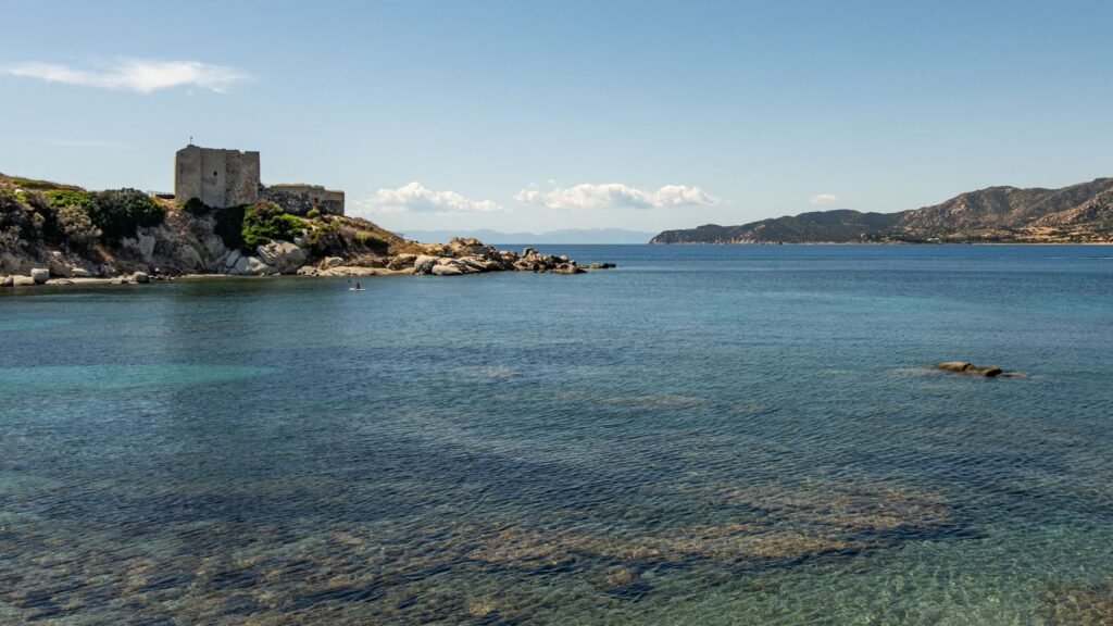 Fort aan de kust bij Villasimius, ten oosten van Cagliari