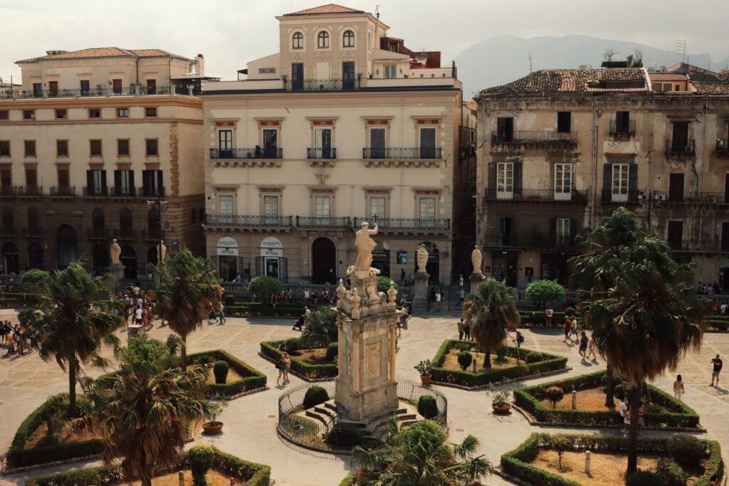 Historisch plein in Palermo van bovenaf