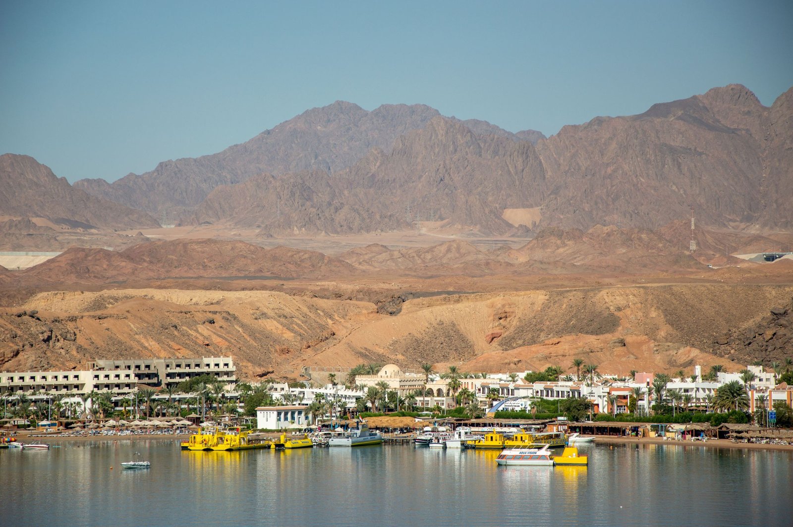 Jachthaven van Aqaba met de bergen
