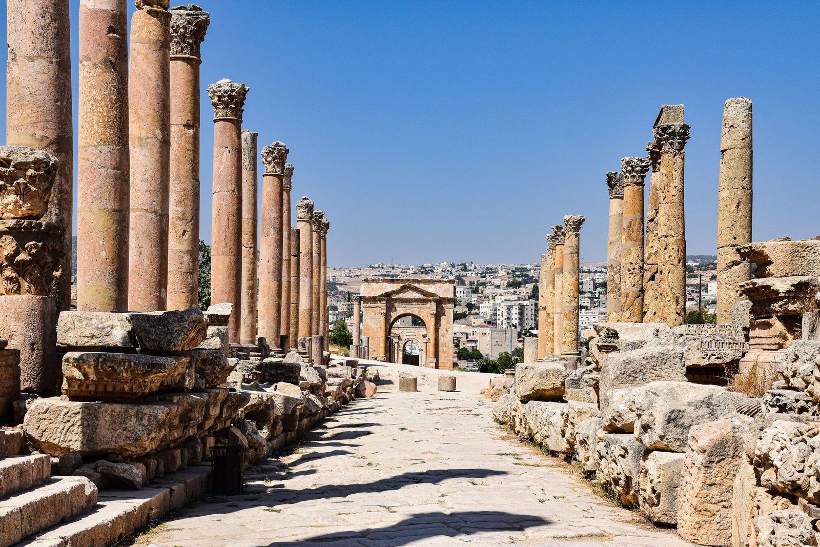Zuilen langs de Cardo in Jerash