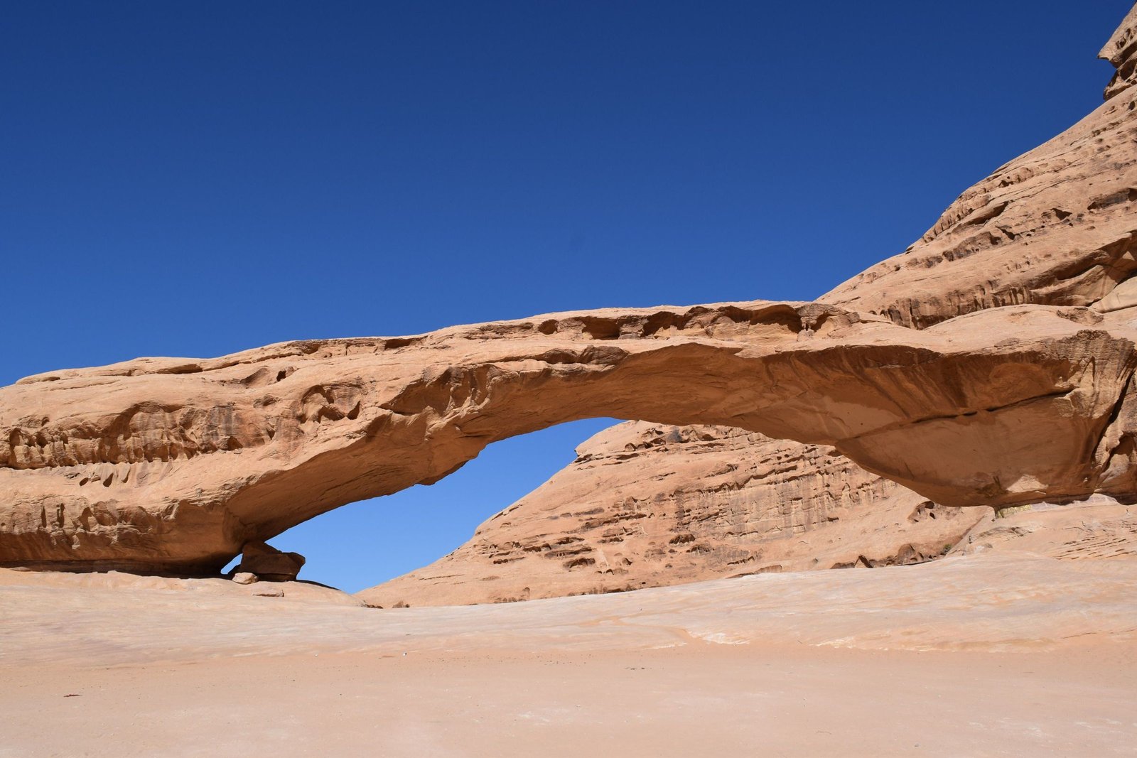 Rotsboog in Wadi Rum