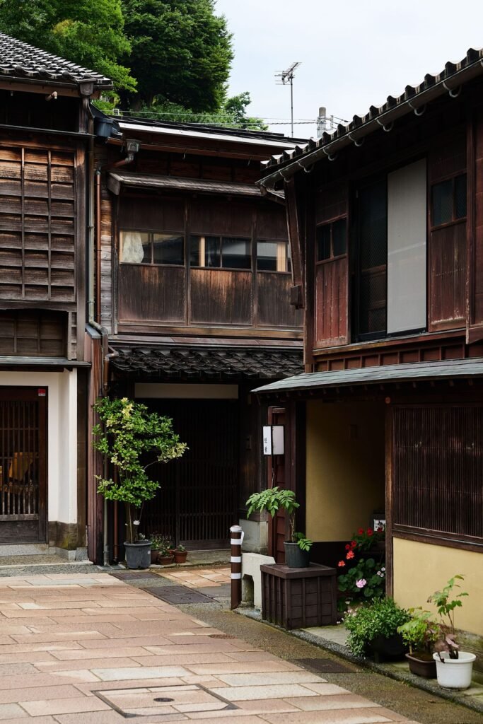 Houten huizen in het oude centrum van Kanazawa