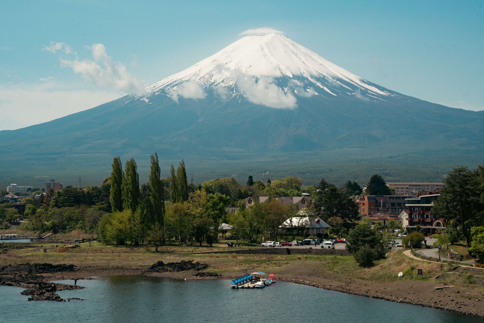 Mount Fuji boven het Kawaguchiko-meer