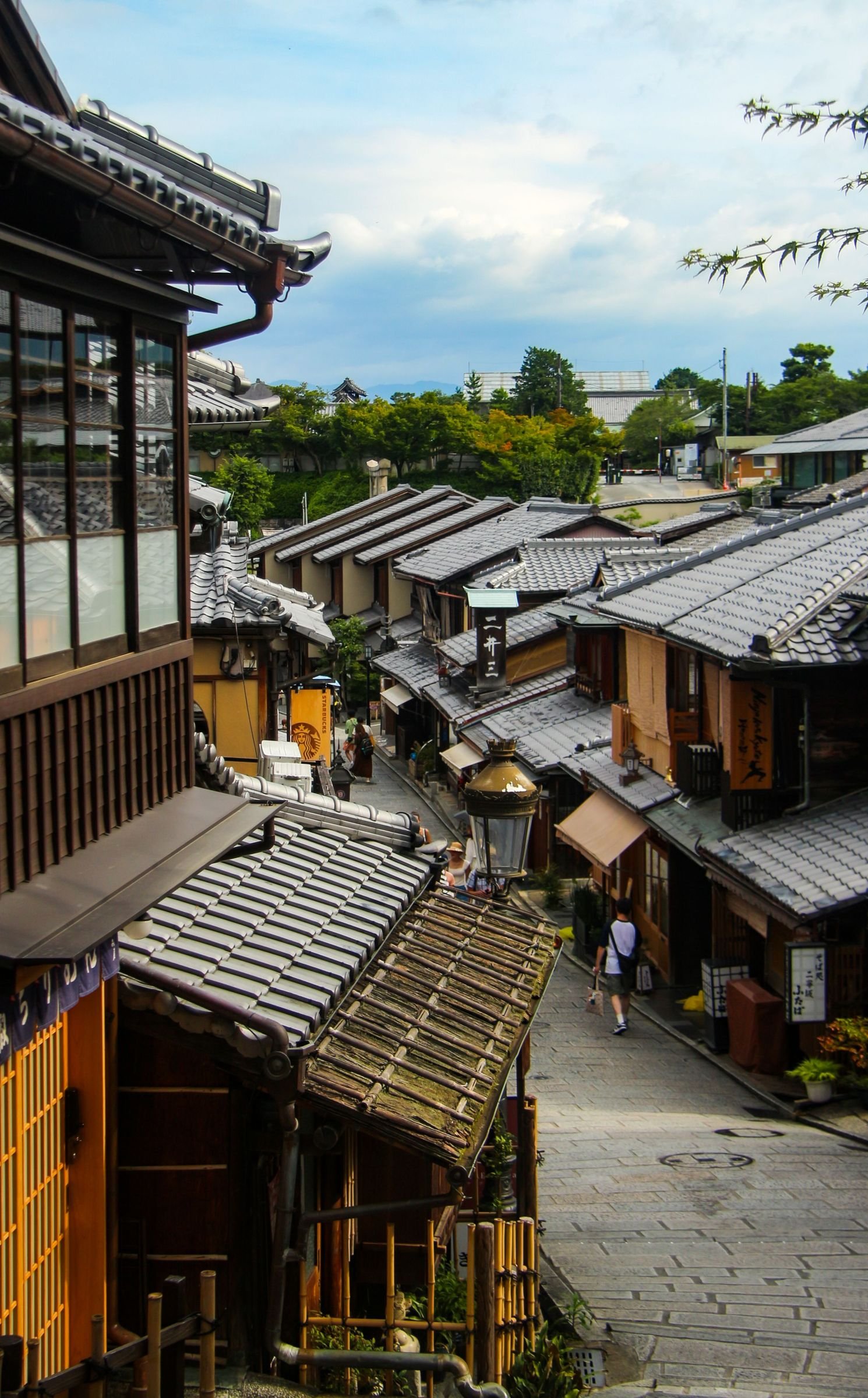 Straat met pannendaken in Kyoto