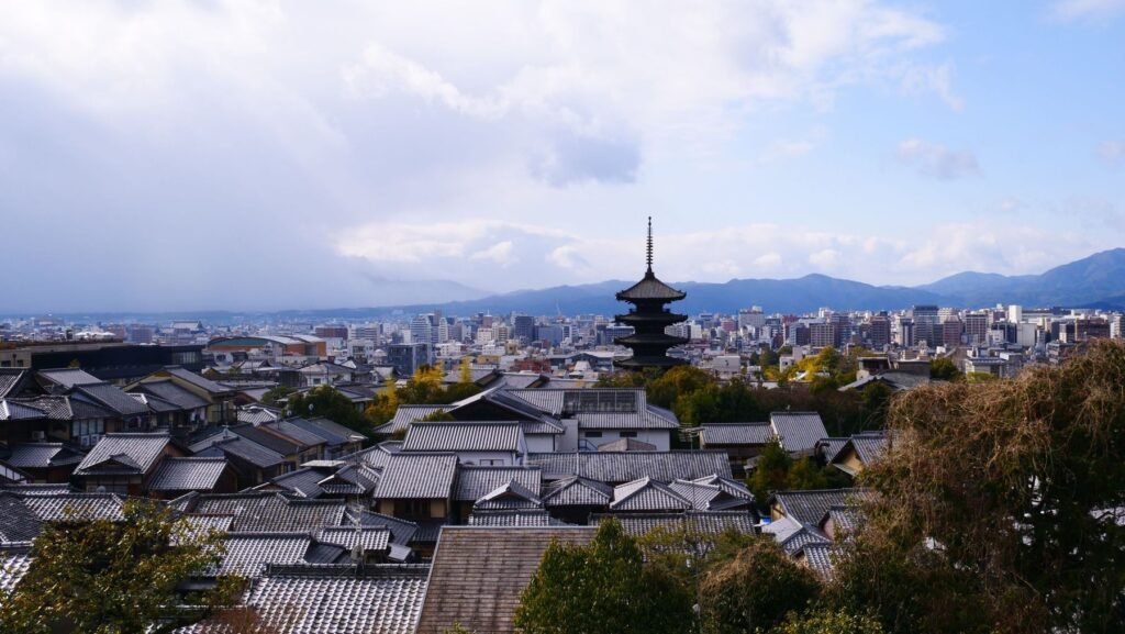Uitzicht over Kyoto met een pagode