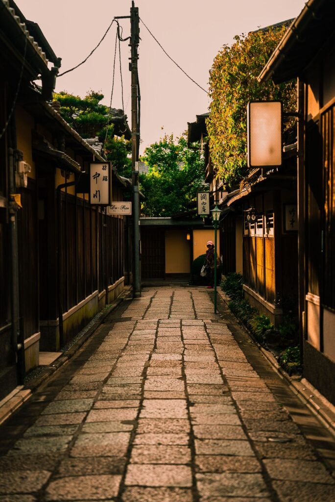 Smal stenen steegje in Kyoto
