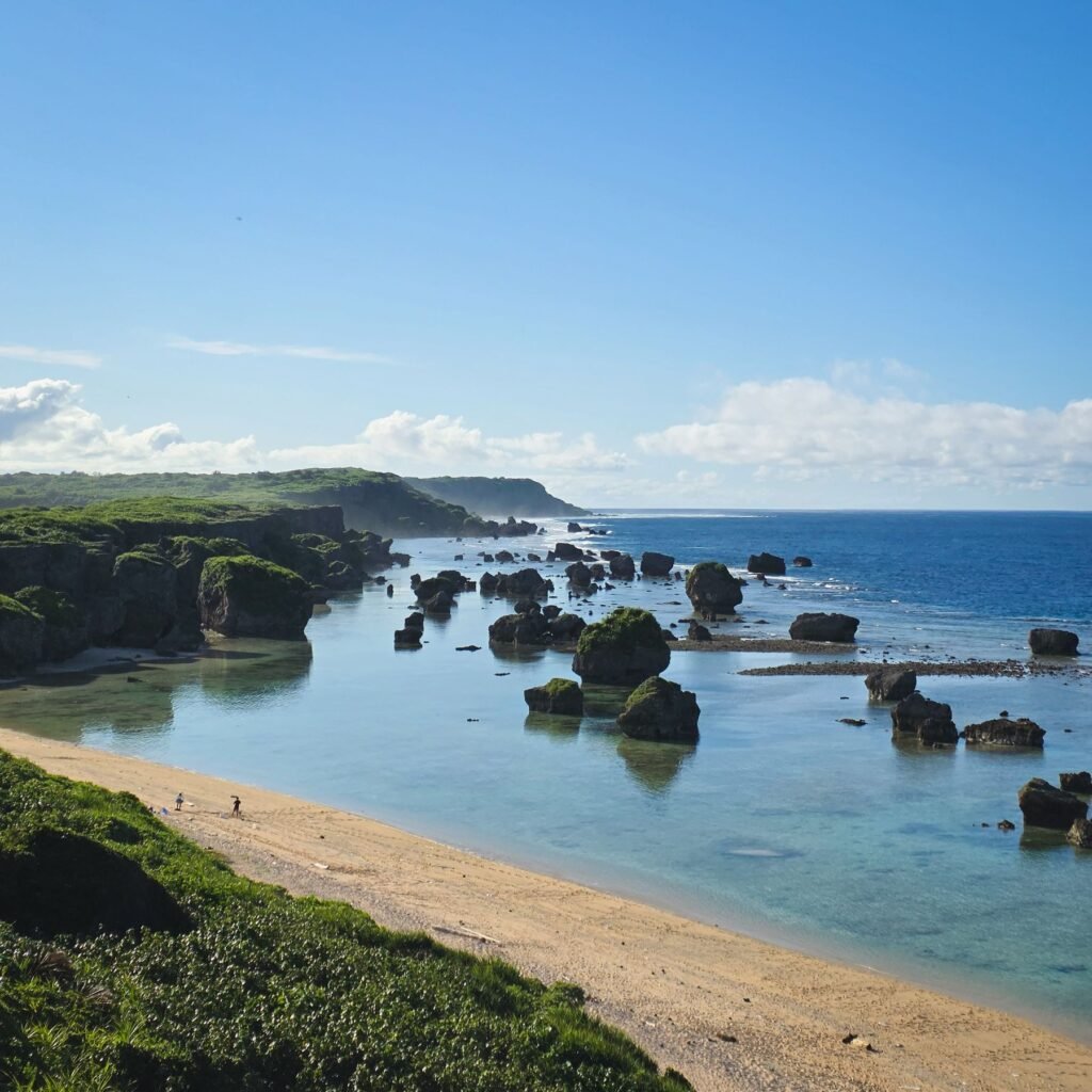 Rotsige kust van Miyakojima