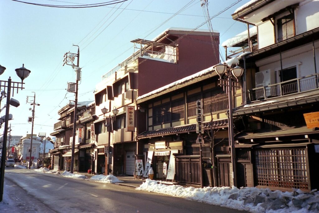 Oude straat met houten huizen in Takayama