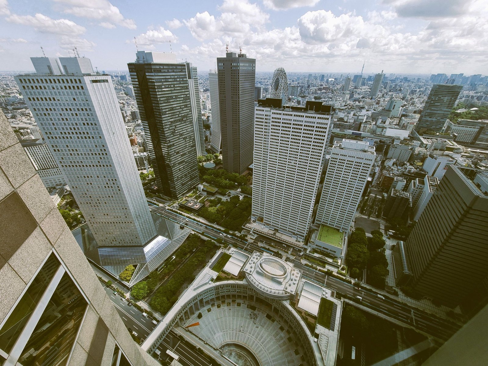 Wolkenkrabbers van Shinjuku in Tokio van bovenaf