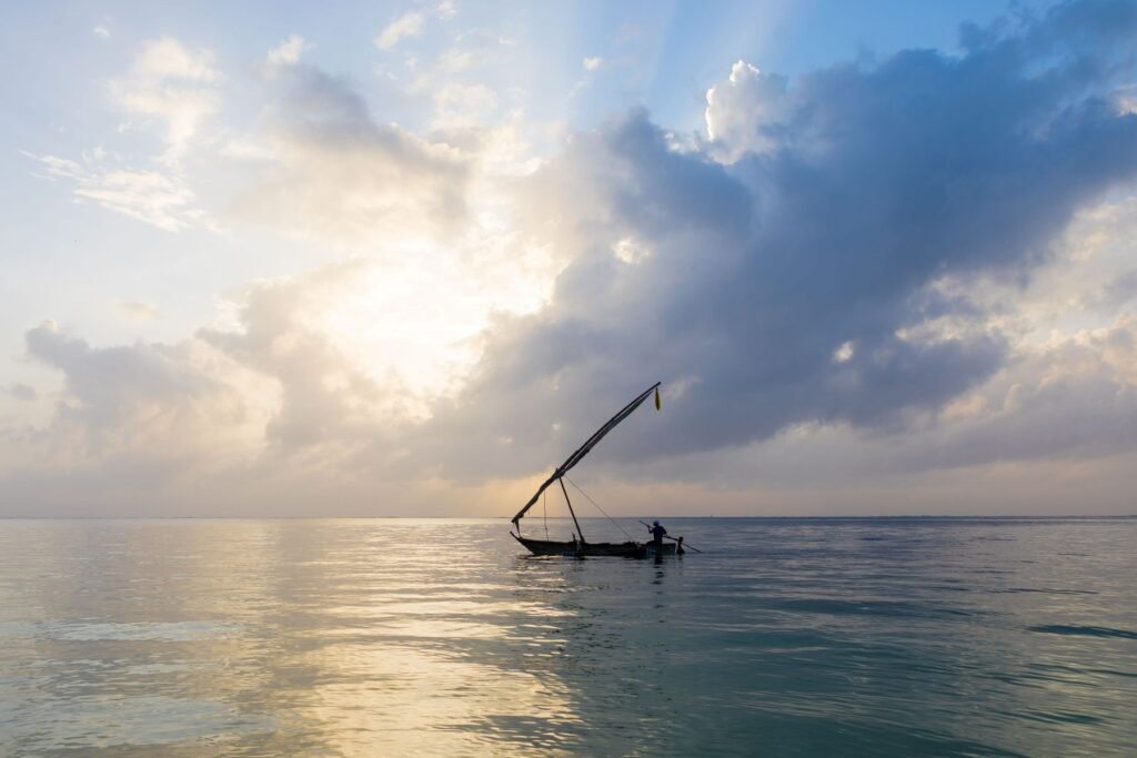 Dhow op zee bij zonsopkomst