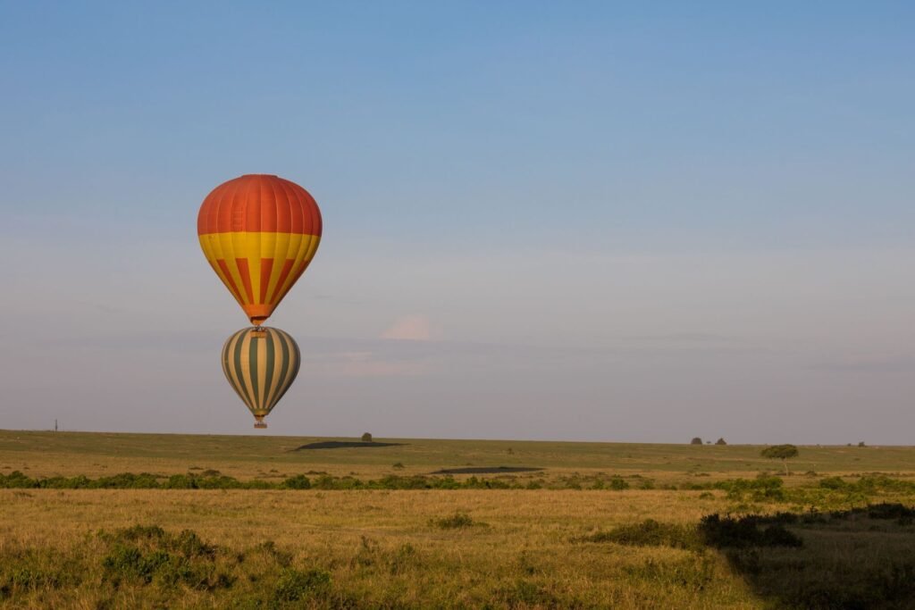 Luchtballonnen boven de Masai Mara bij zonsopkomst