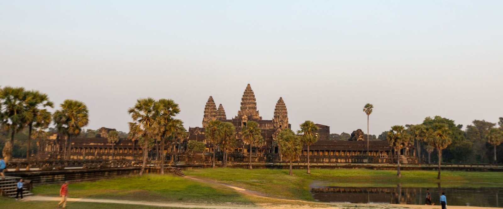 Angkor Wat vanaf het gras