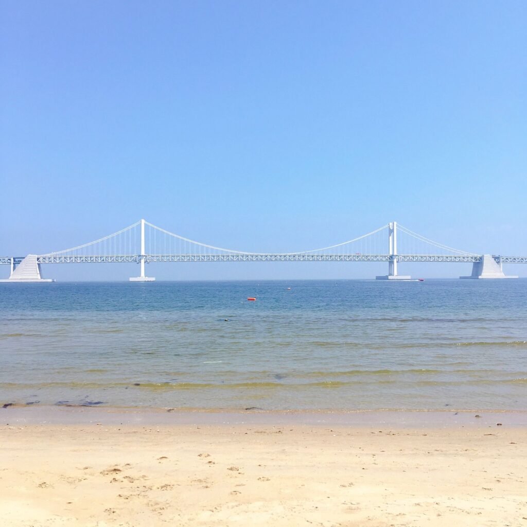 Strand van Gwangalli met de Gwangan-brug
