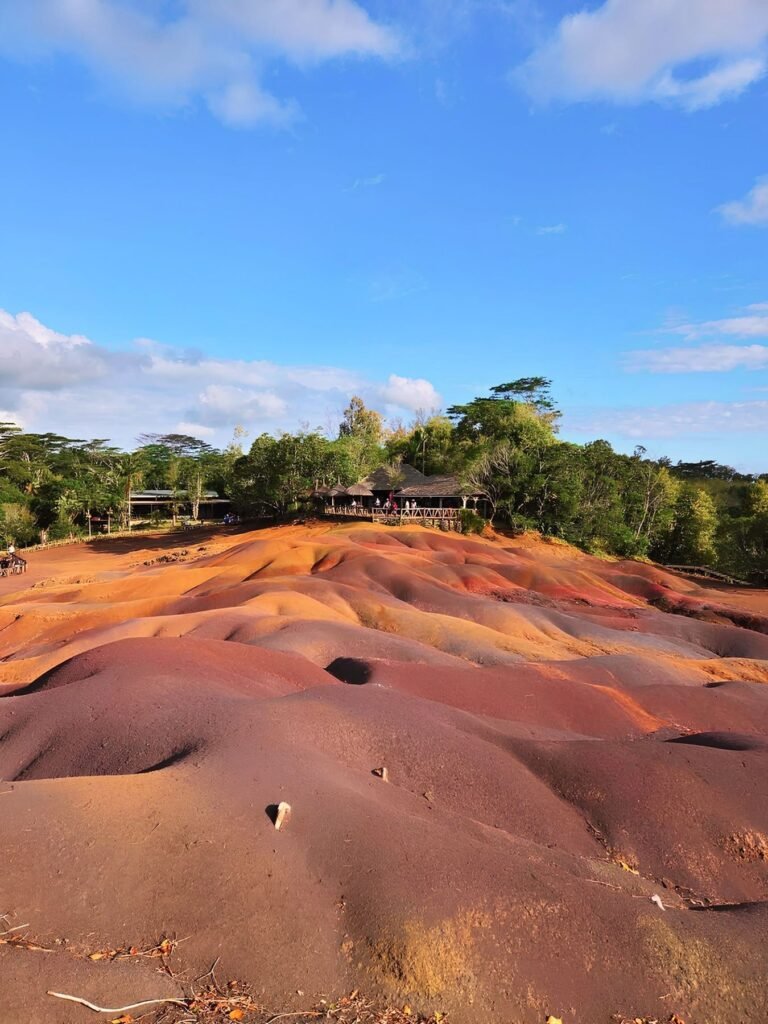 De gekleurde heuvels van de Seven Coloured Earth in Chamarel