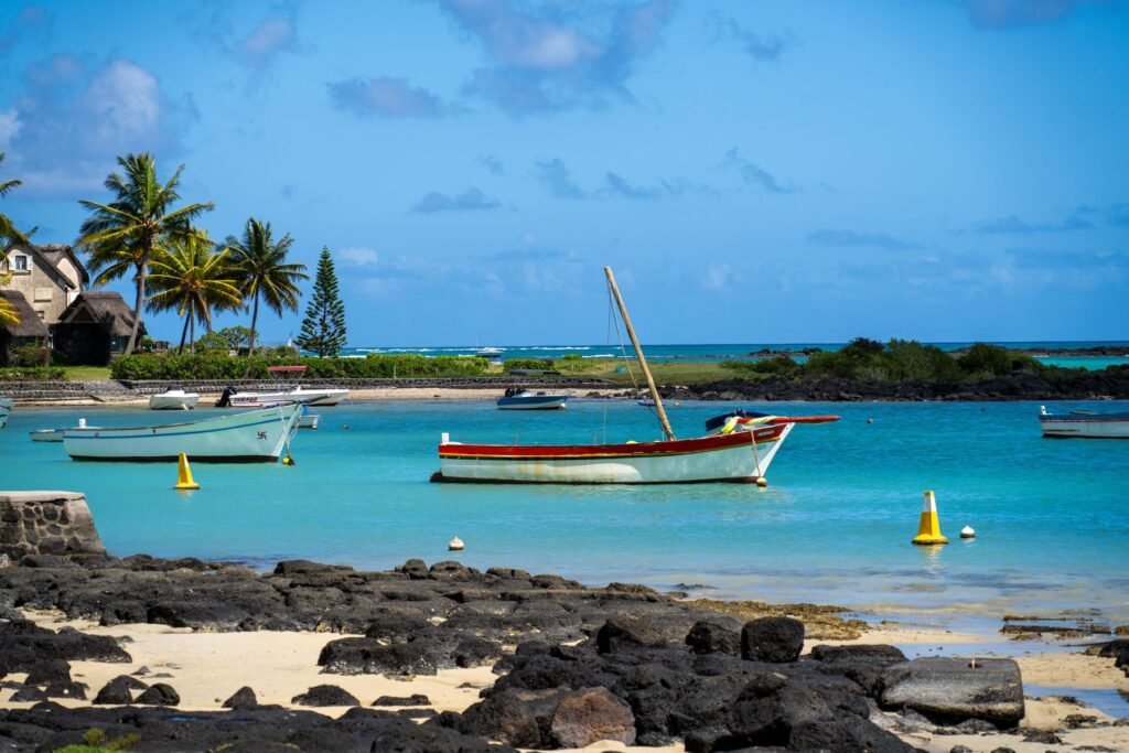 De rots van Coin de Mire voor de noordkust van Mauritius