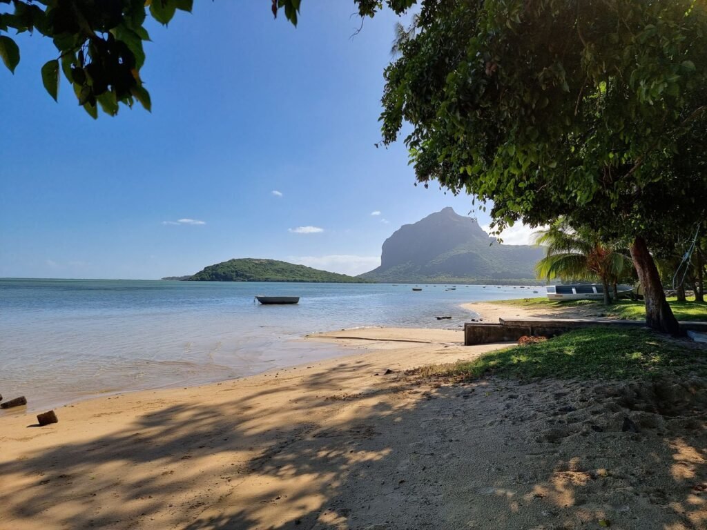 Kitesurfers in de lagune voor Le Morne Brabant