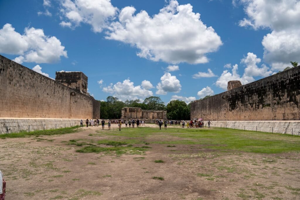 Het grote balspelveld van Chichén Itzá
