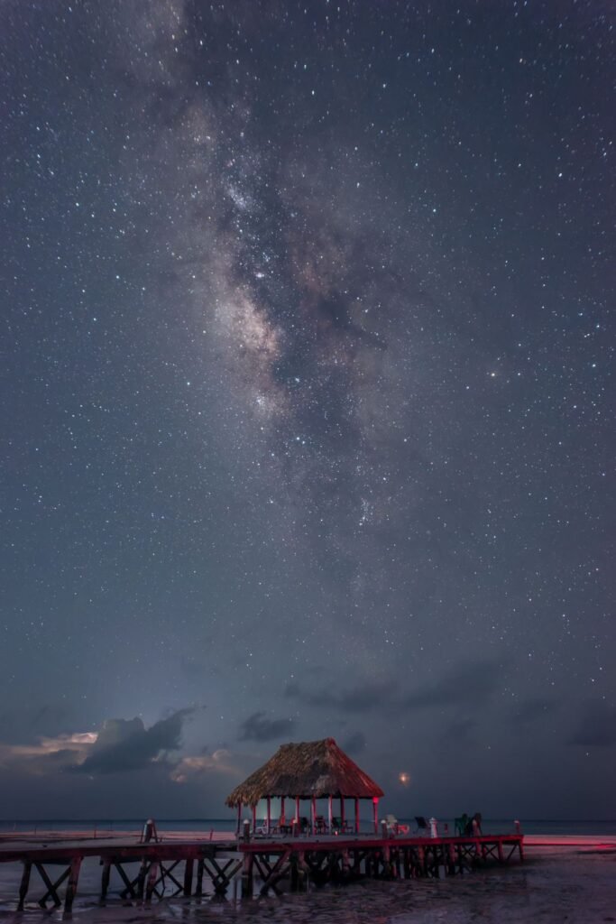 Sterrenhemel boven een steiger op Isla Holbox