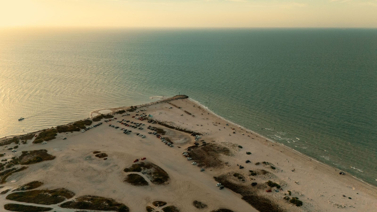 Het strand van Progreso op Yucatán bij zonsondergang