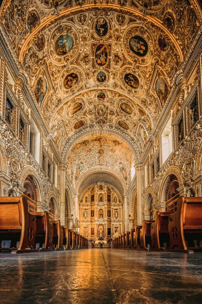 Het vergulde interieur van een kerk in Oaxaca