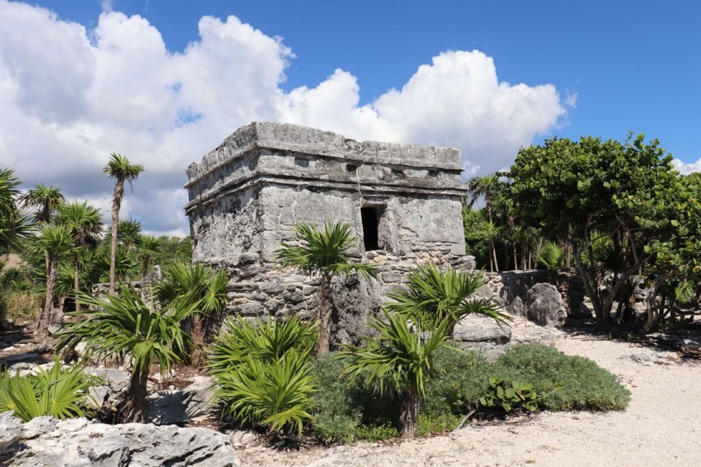 Tempel tussen de palmen in Tulum