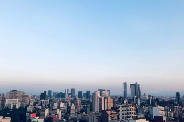 Skyline van Mexico-Stad onder een heldere lucht