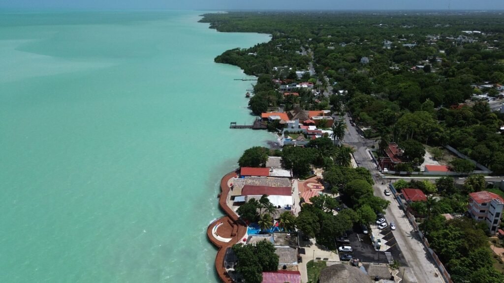 De lagune en het stadje Bacalar