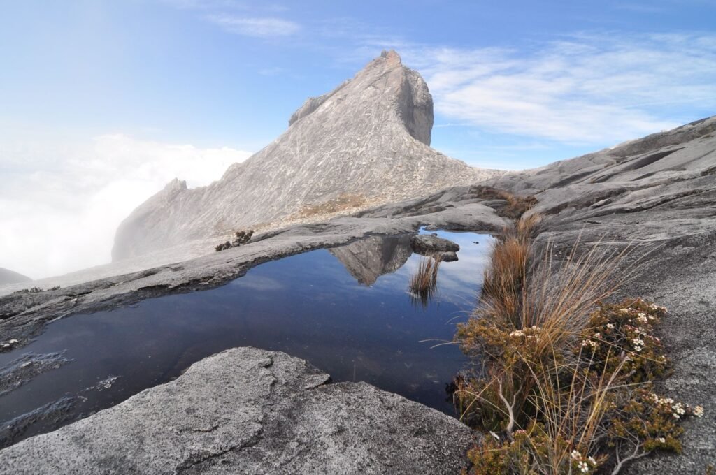 De top van Mount Kinabalu