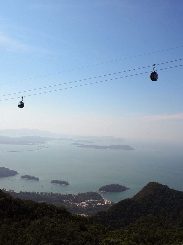 Uitzicht vanaf de kabelbaan op Langkawi