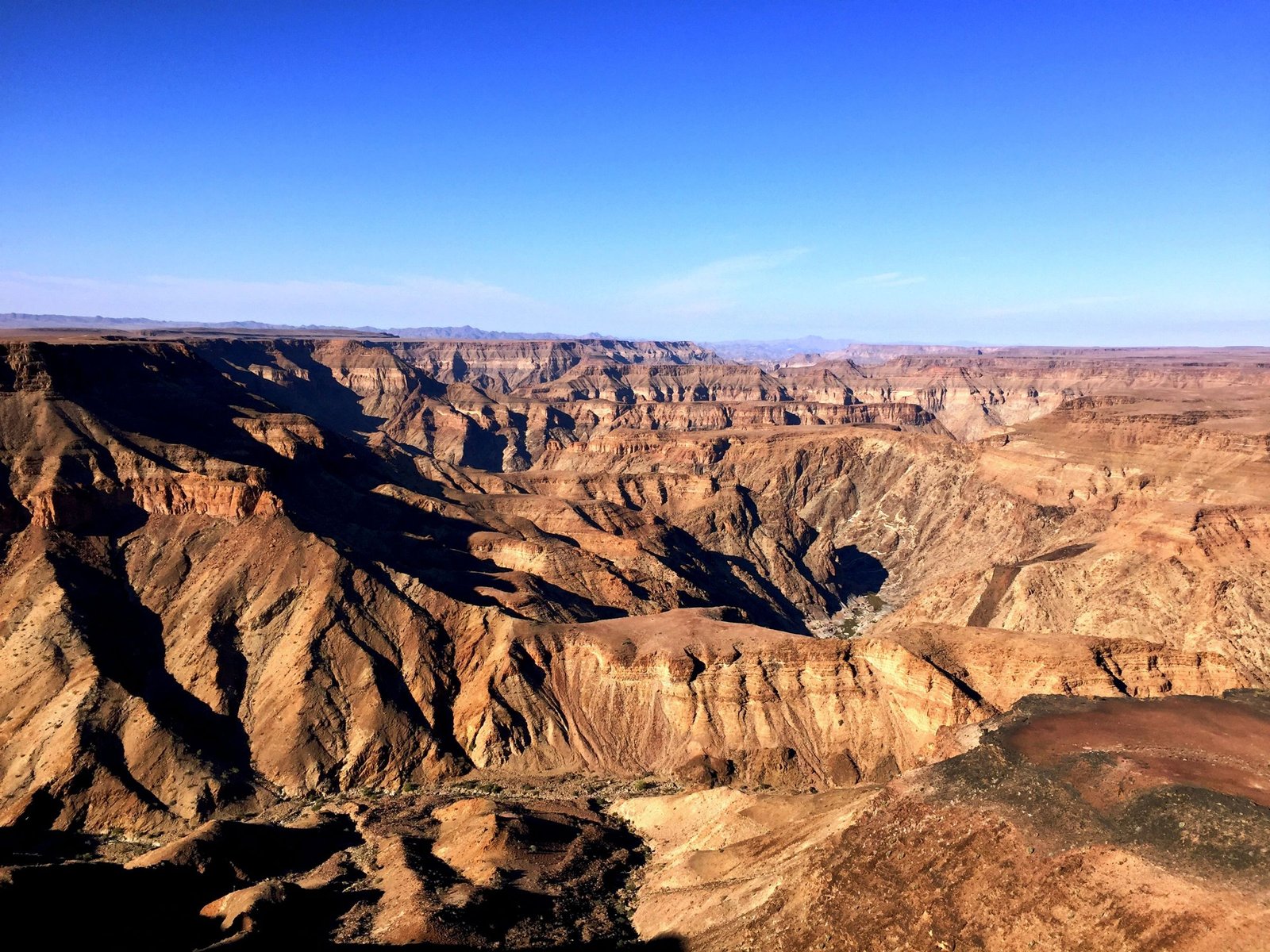 Uitzicht over de diepe kronkels van de Fish River Canyon