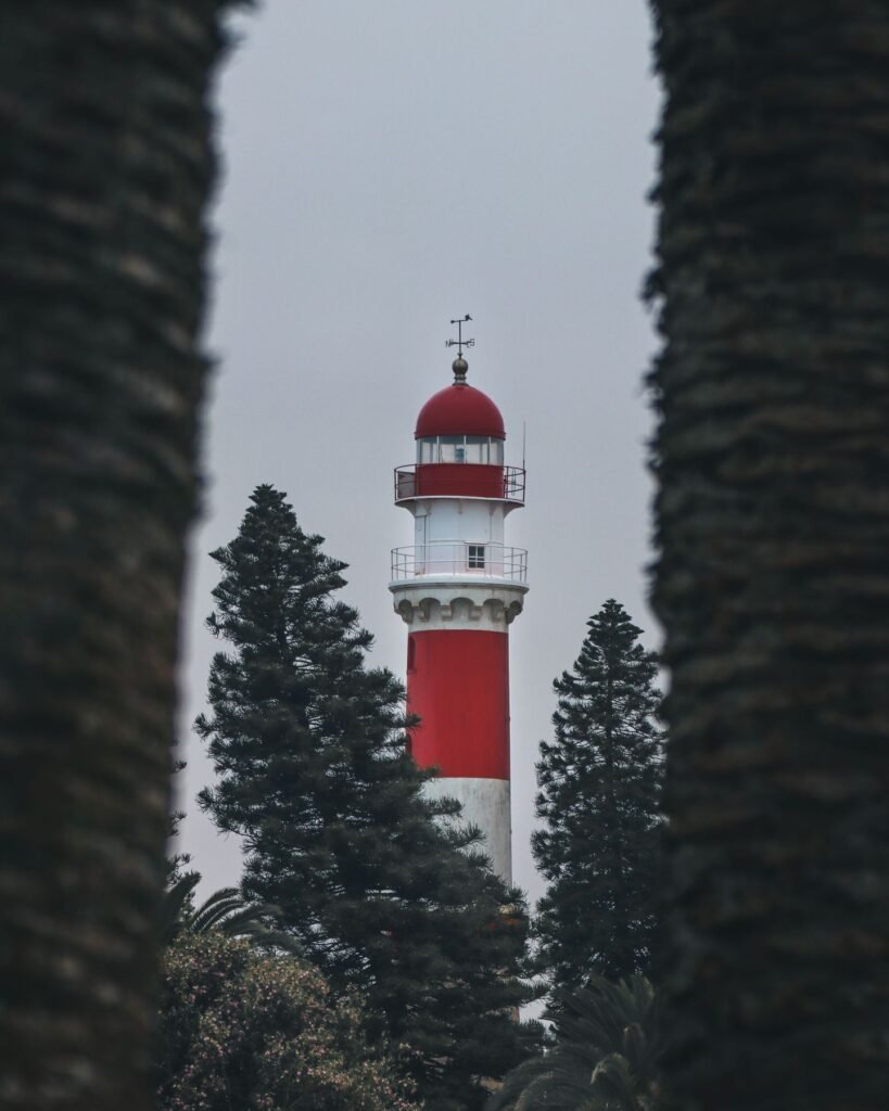Duits koloniaal gebouw met torentje in het centrum van Swakopmund