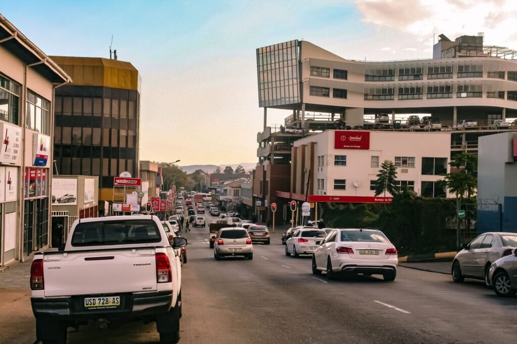 Skyline van Windhoek met de heuvels van het hoogland op de achtergrond