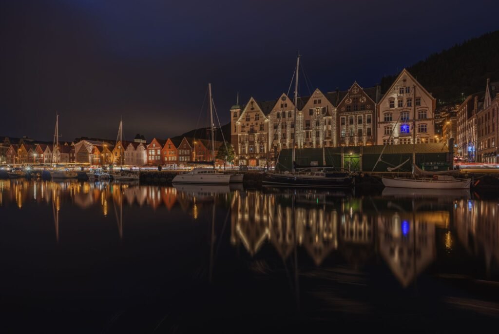 Bryggen bij nacht