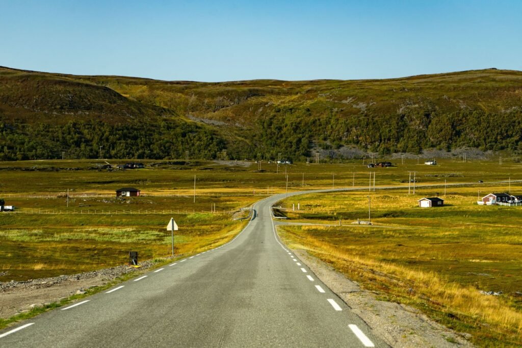 Weg door het landschap bij Honningsvåg