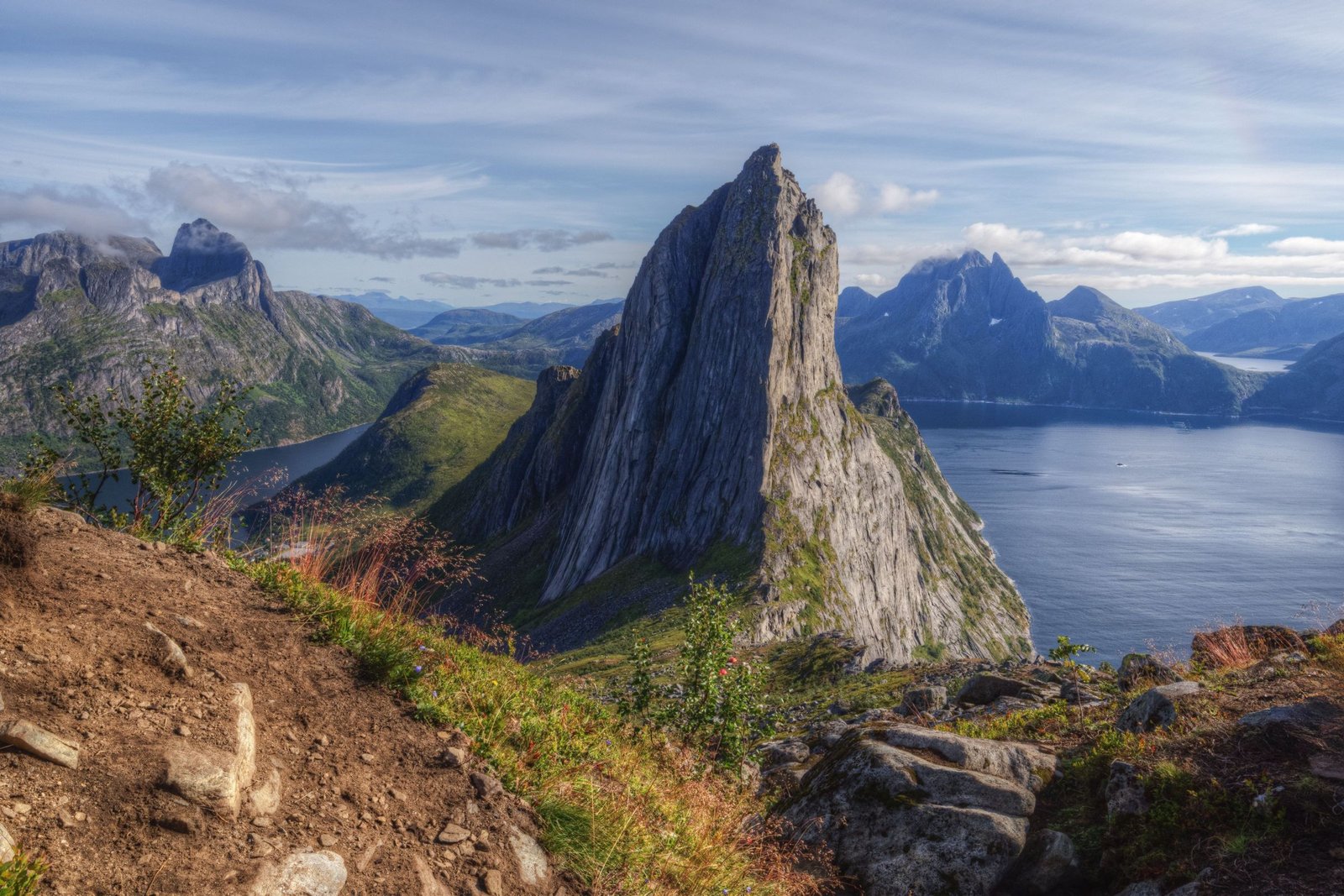 De berg Segla op Senja