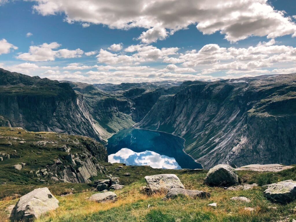 Meer in het hooggebergte bij Trolltunga