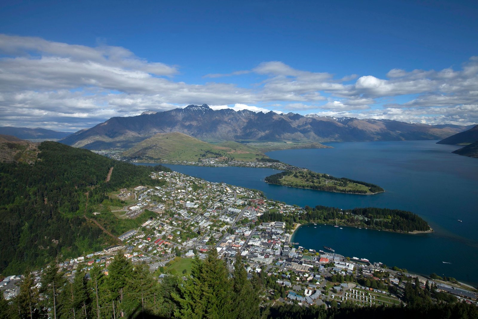 Uitzicht vanaf Skyline op Queenstown