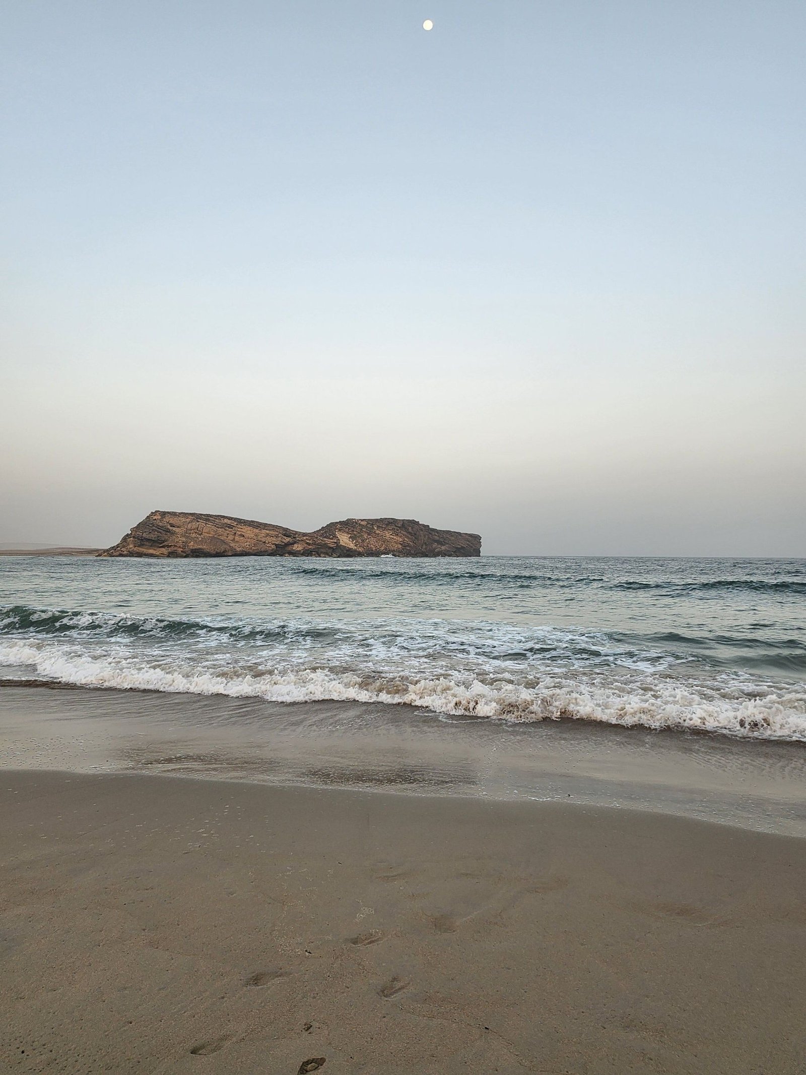 Strand en eiland bij Salalah