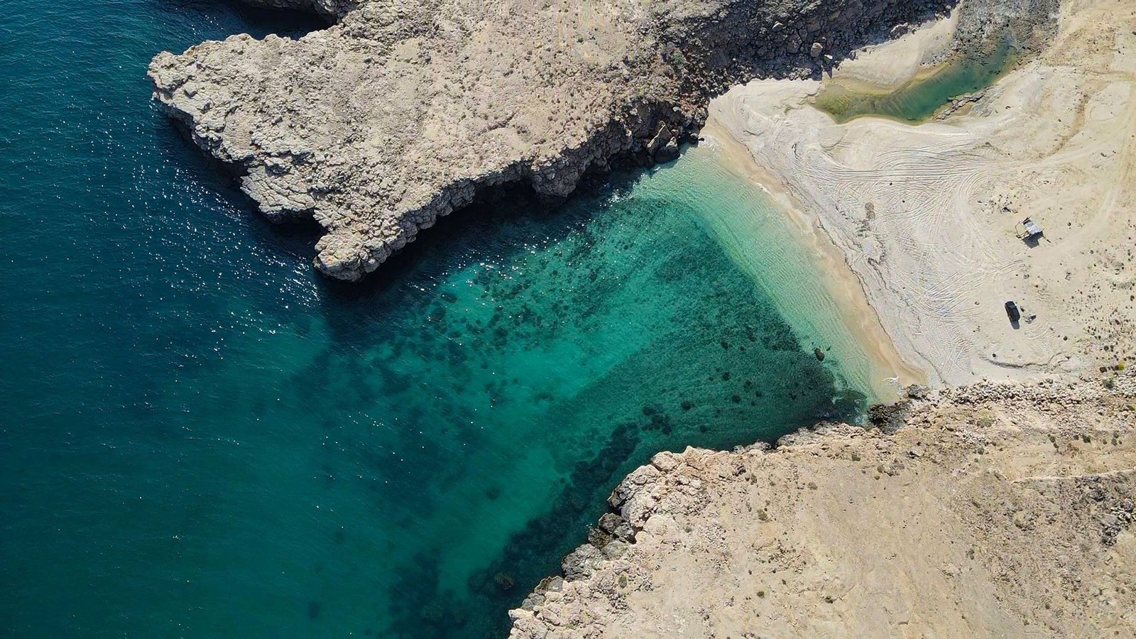Afgelegen baai in Dhofar van bovenaf