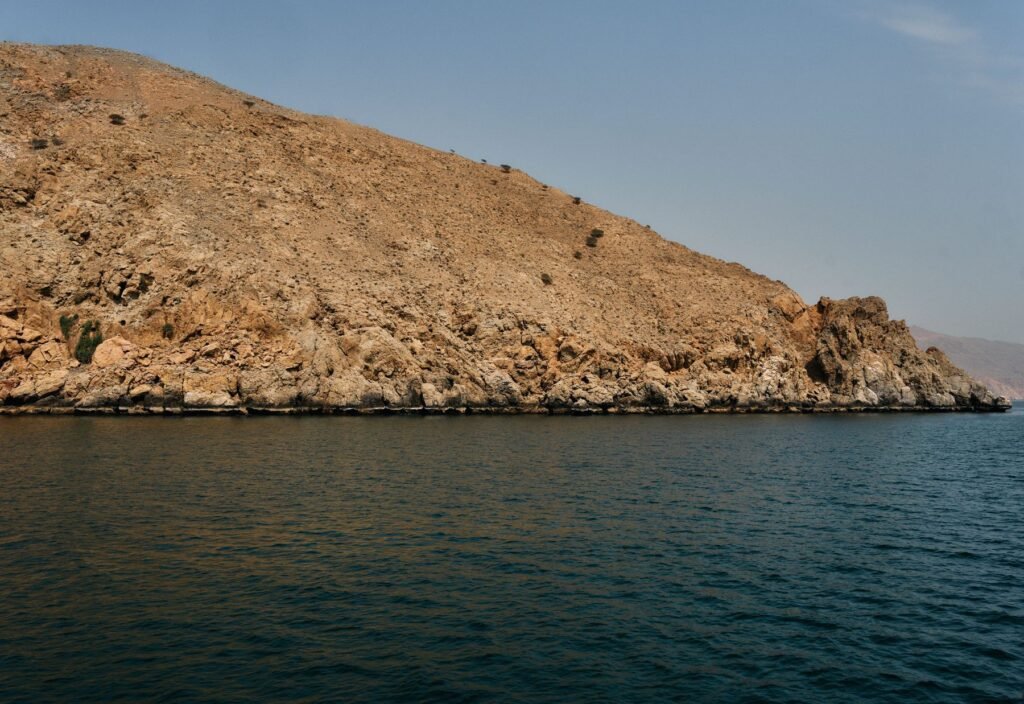 Kliffen en water in Musandam