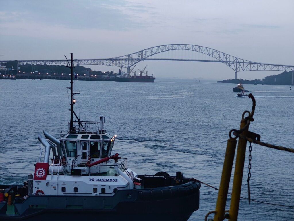 De Brug van de Amerika's over de ingang van het Panamakanaal